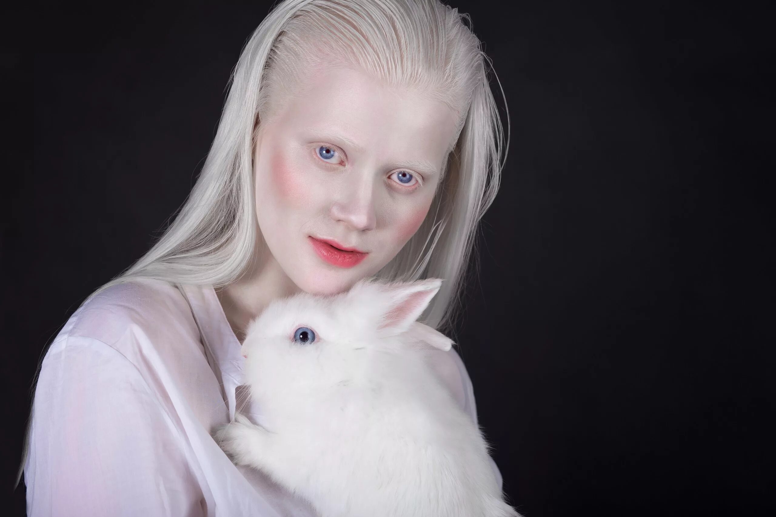 Как люди рождаются альбиносами. Катерина Тимошенко альбинос. Десислава альбинос.