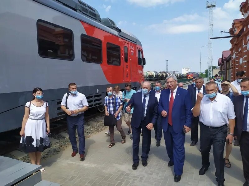 Станция Покровск Энгельс. Железнодорожная станция Покровск Энгельс. Рельсовый автобус Орлан. Рельсовый автобус ра-3 Орлан.