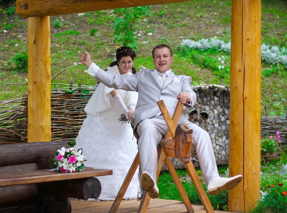 Рублев отель свадьба городец. Свадьба в починковском районе. Городецкая роспись сюжетная. Платья свадебные производства киргизия. Иван овешков городецкая роспись.