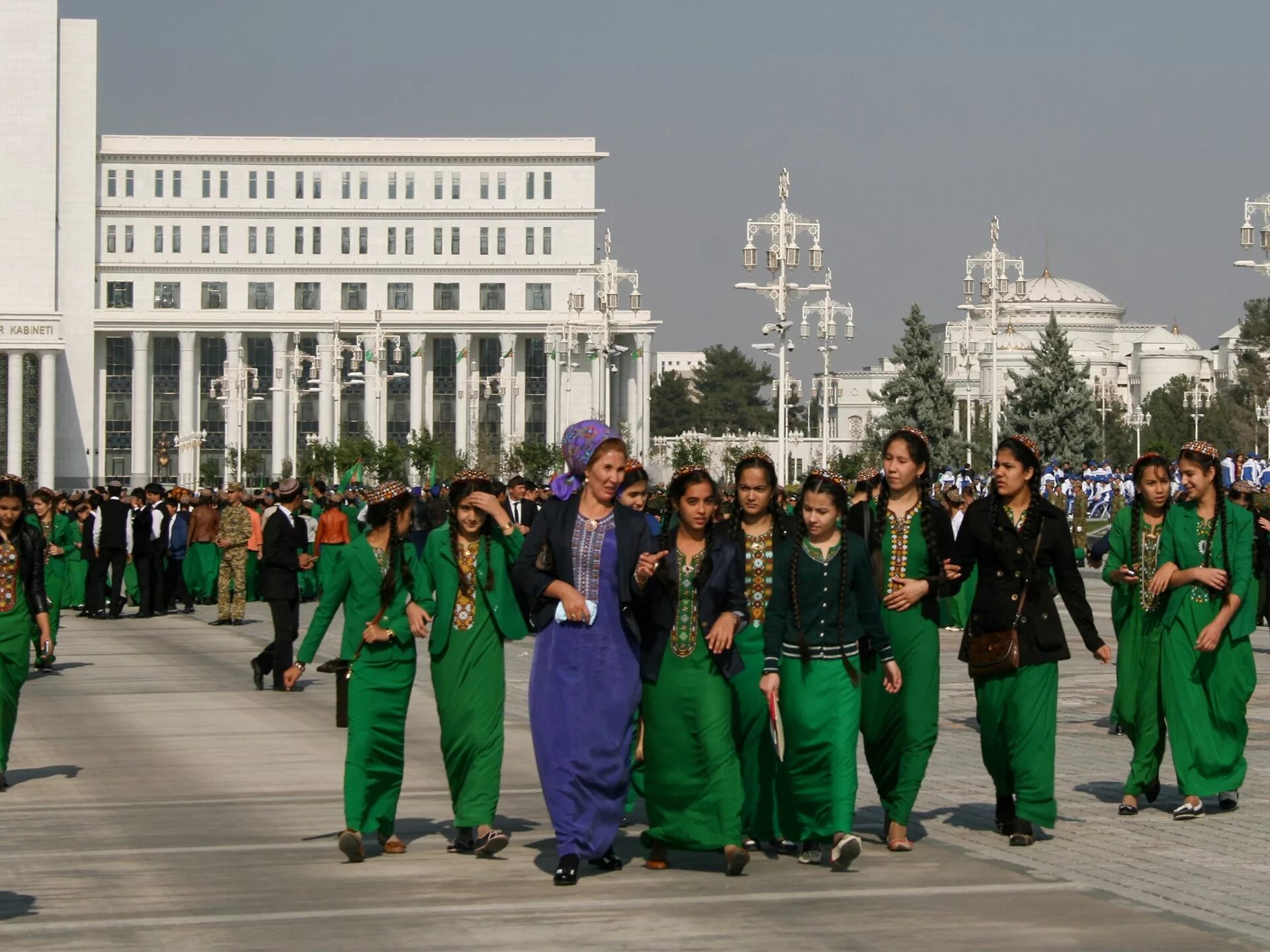 Туркменистан столица Туркмении Ашхабад. Туркменистан пойтахти. Дворец Рухыет Ашхабад. Ашхабад столица Туркменистана жители. Сколько туркмен