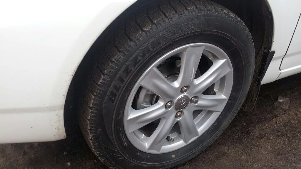 Покрышки для toyota corolla оригинал. Максимальная резина на тойота аурис. 215/60r16 королла 170. Зимняя резина на камри 40. Зимняя резина на тойоту короллу.