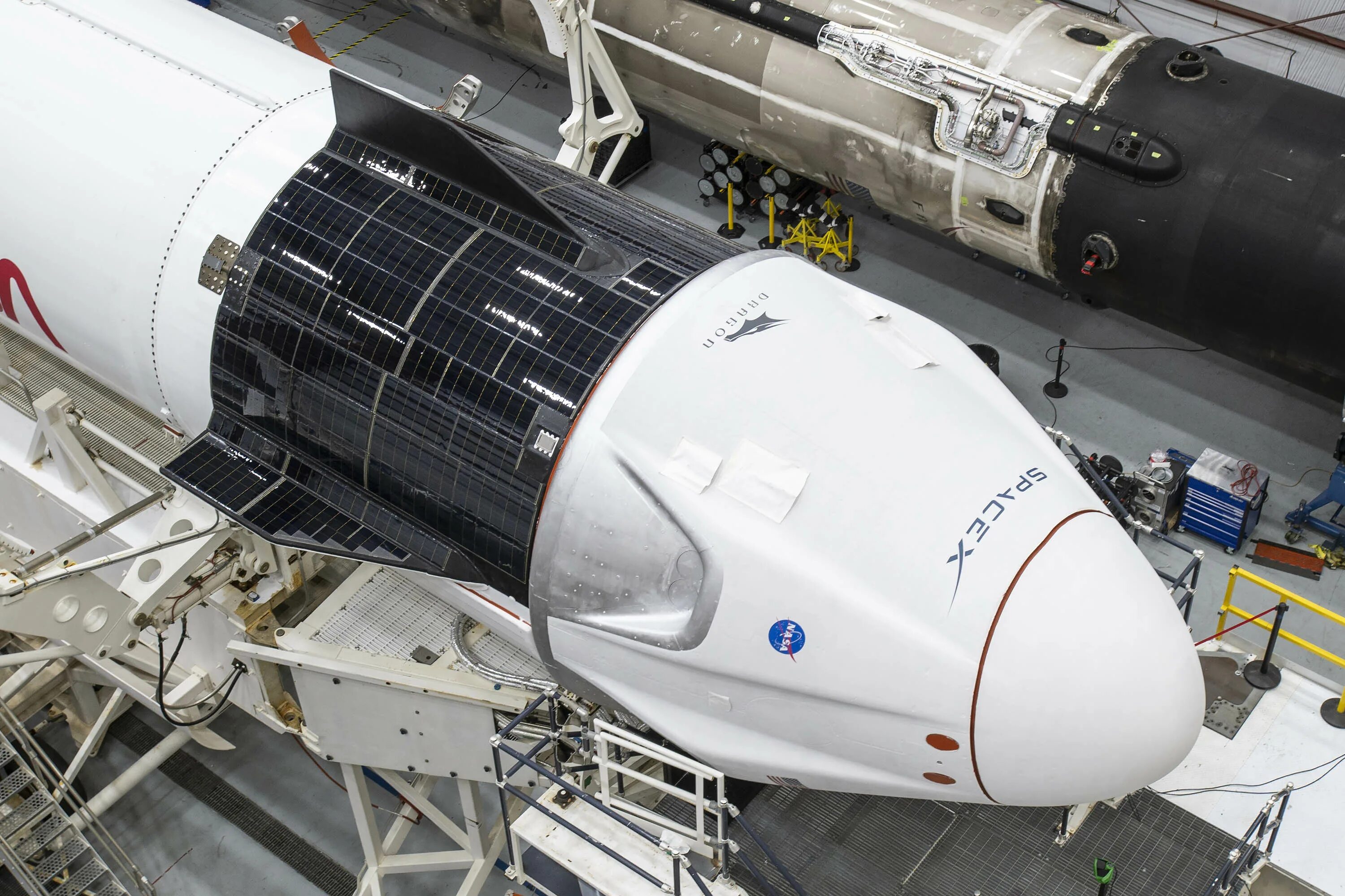 Ракета spacex falcon 9. Ракета dragon spacex. Илон маск falcon 9. Falcon 9 crew dragon. Фалькон космический корабль.
