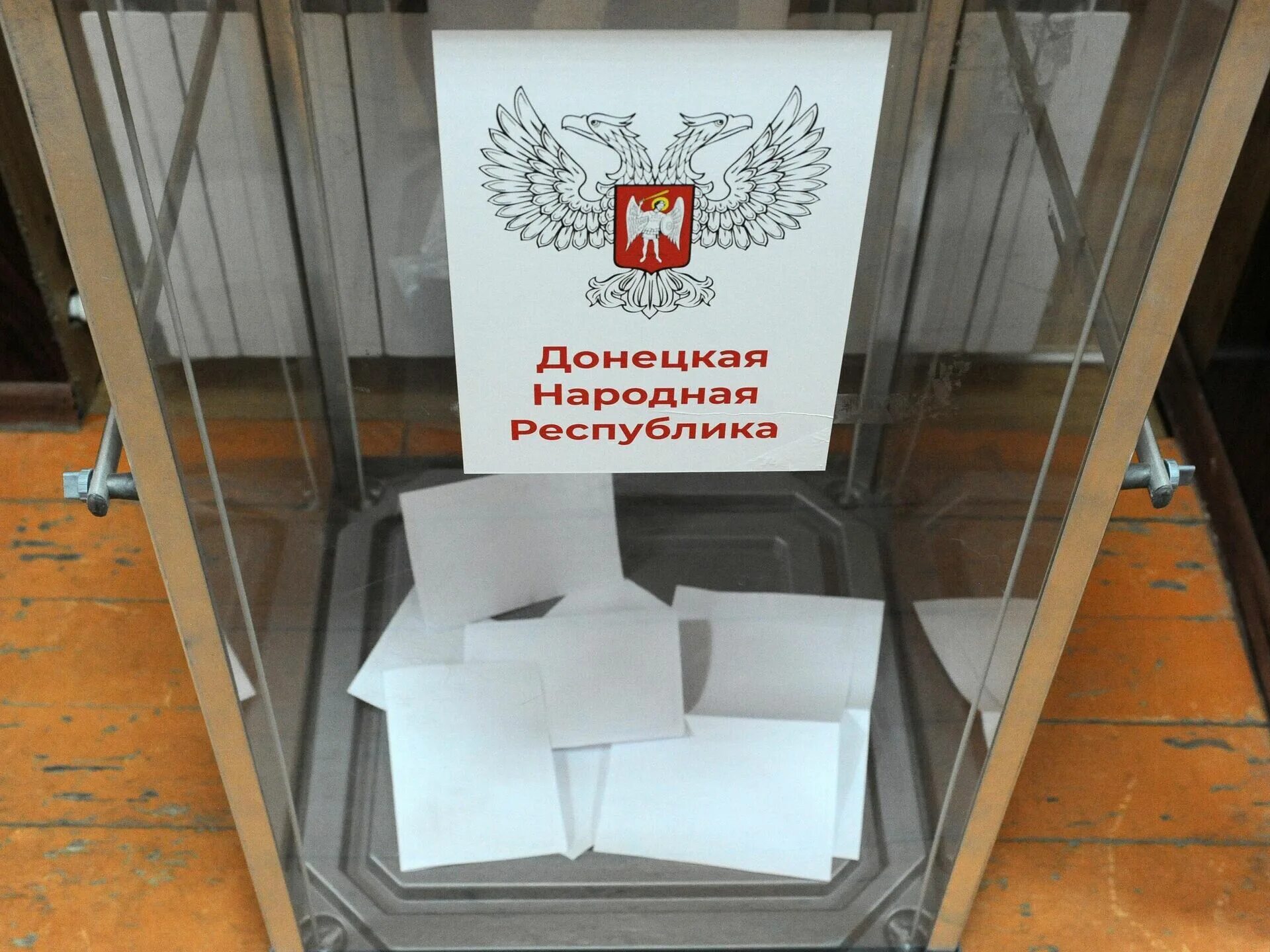 Референдум о вхождении днр. Референдум в днр 2025. урна для голосования. урна для выборов. переносная урна для голосования.