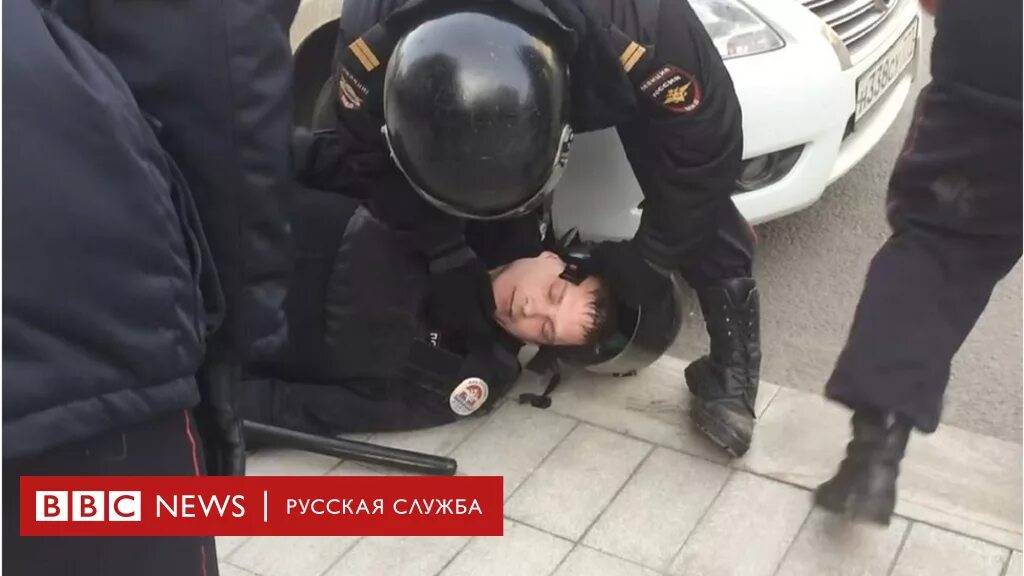 Новости нападение на россию. Нападение на полицейского при исполнении. Нападение на сотрудника полиции при исполнении.