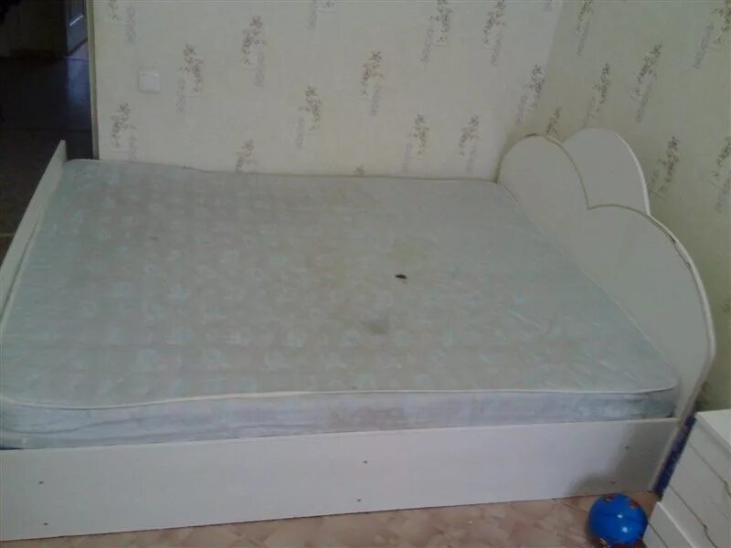 кровать с матрасом в мебель даром. старая односпальная кровать. отдам даром кровать. кровать 1. авито отдам даром кровать.