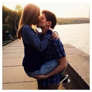 Фото девушка и парень целуются без лиц