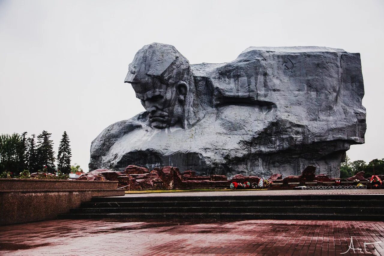 Брестская крепость мемориальный комплекс. «Брестская крепость-герой» (Брест). Мемориал Брестская крепость-герой. Мемориал Брестская крепость герой мемориальный комплекс Хатынь. Про брест