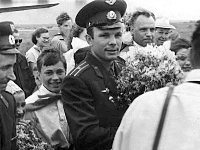 гагарин после полета в космос