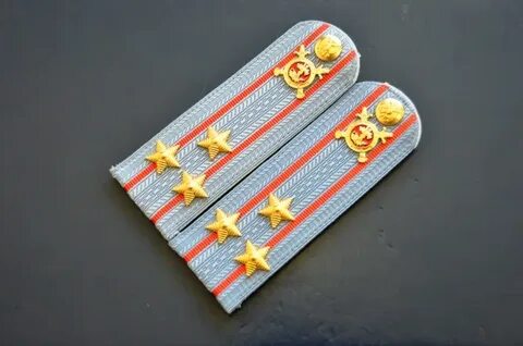 Присвоить звание полковника