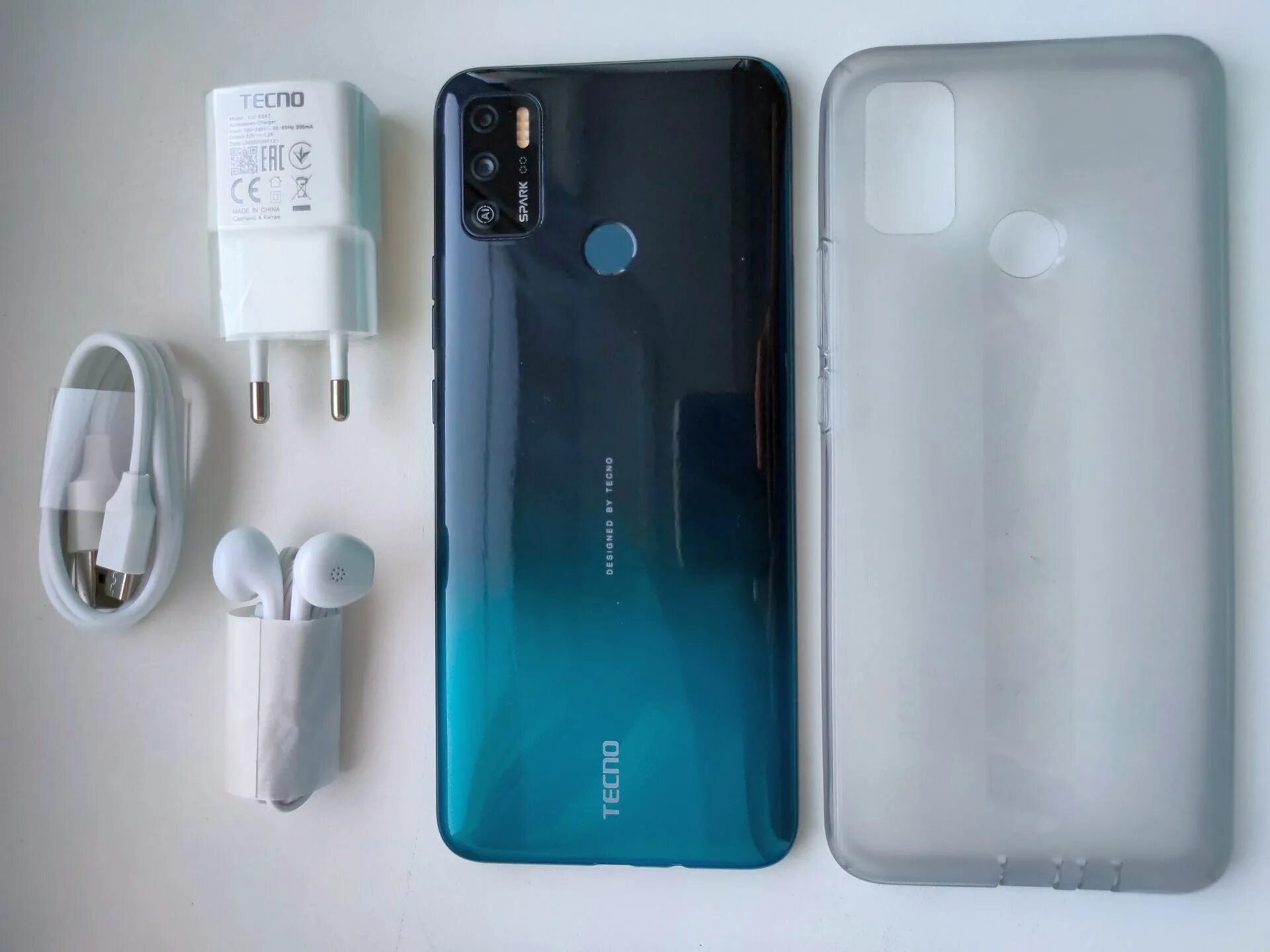 Чехол на techno spark 20 pro. Спарк 5 АИР. Tecno Spark 20 Pro белый. Techno Spark. Techno Spark 8c серый.