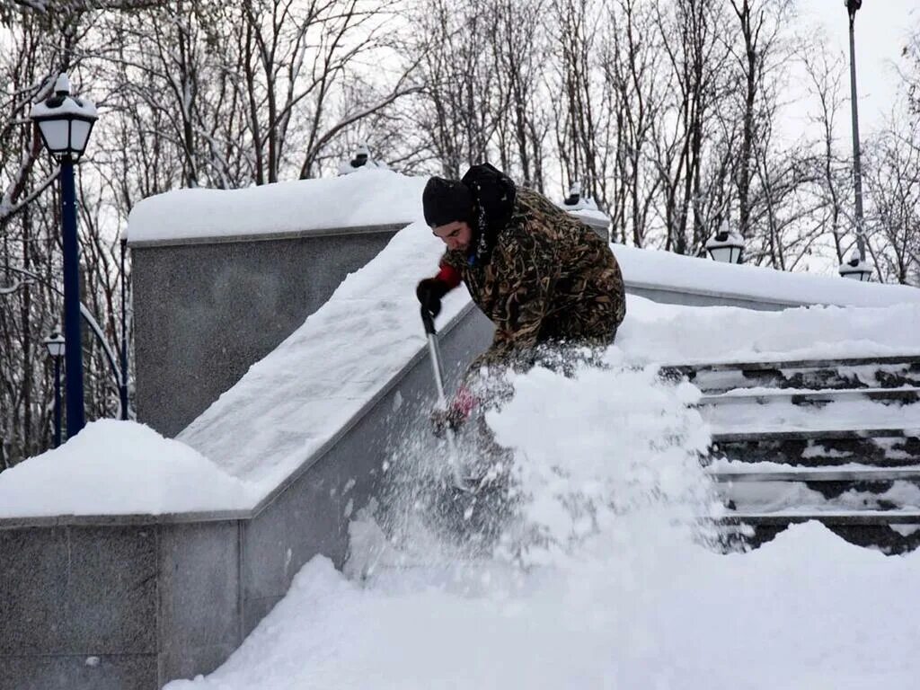 Судьба под снегом. Палатка занесенная снегом. Мурманск занесло снегом. Сугробы в Мурманске. Кировск занесло снегом.