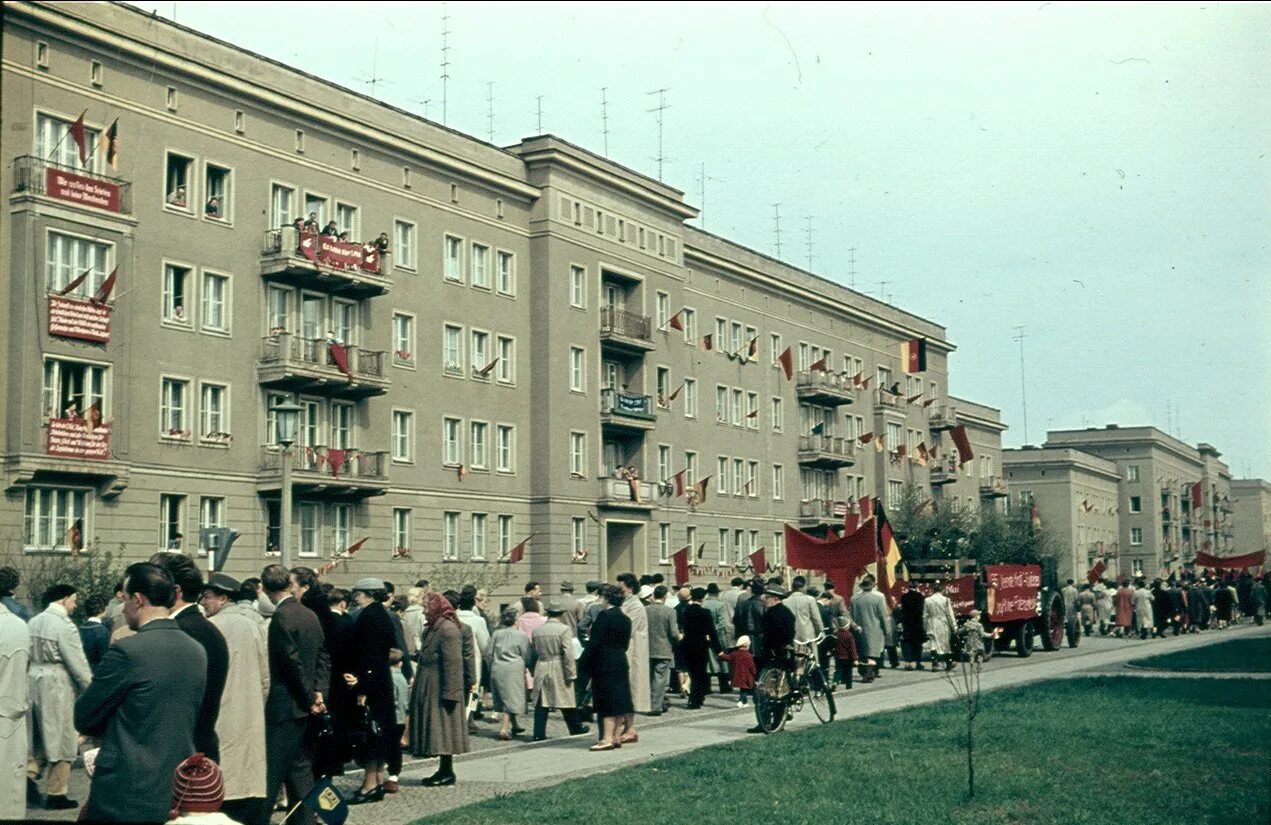 Гдр рутуб. Сталинштадт ГДР. ГДР 1960. Германская Демократическая Республика (ГДР). Восточная Германия 1960.