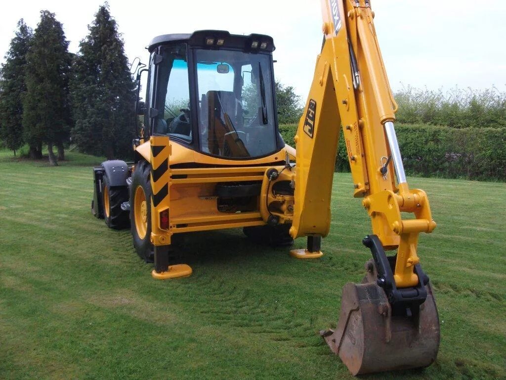 Тракторные услуги. Трактор JCB 3cx. Трактор петушок погрузчик JCB. Трактор экскаватор cl20. Дживиси трактор экскаватор.