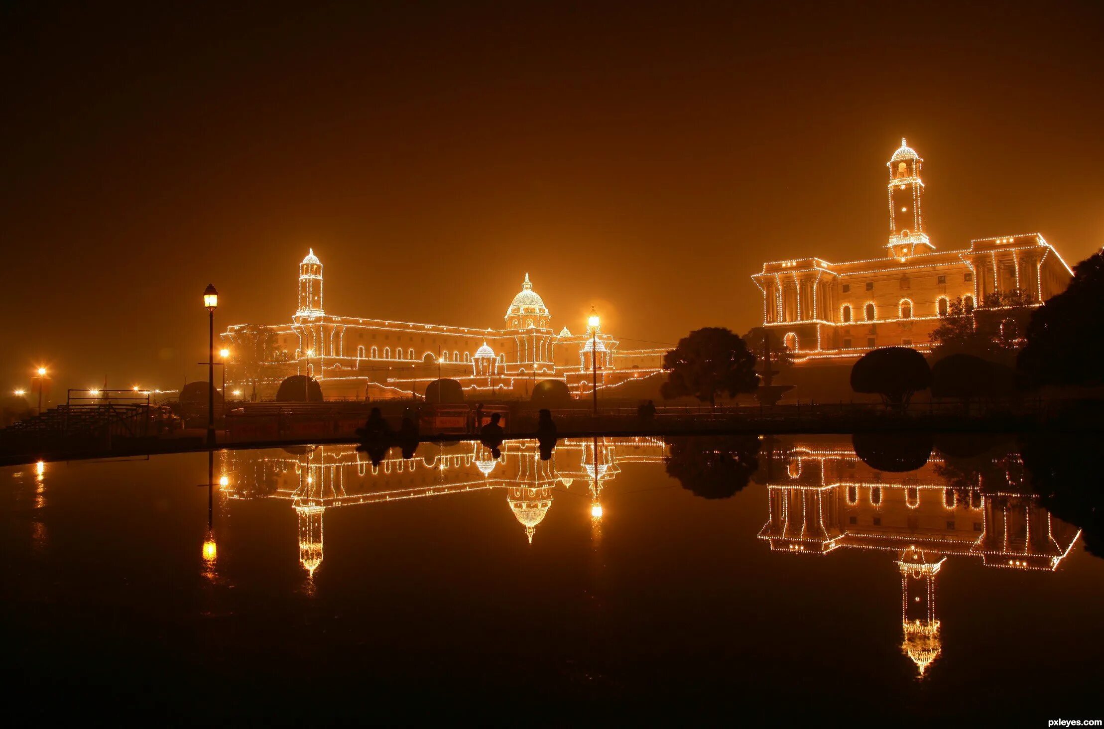 Восточное время вечер. Дели Индия ночной вид. Нью Дели ночью. Тадж Махал ночью. Индия Дели ночью.