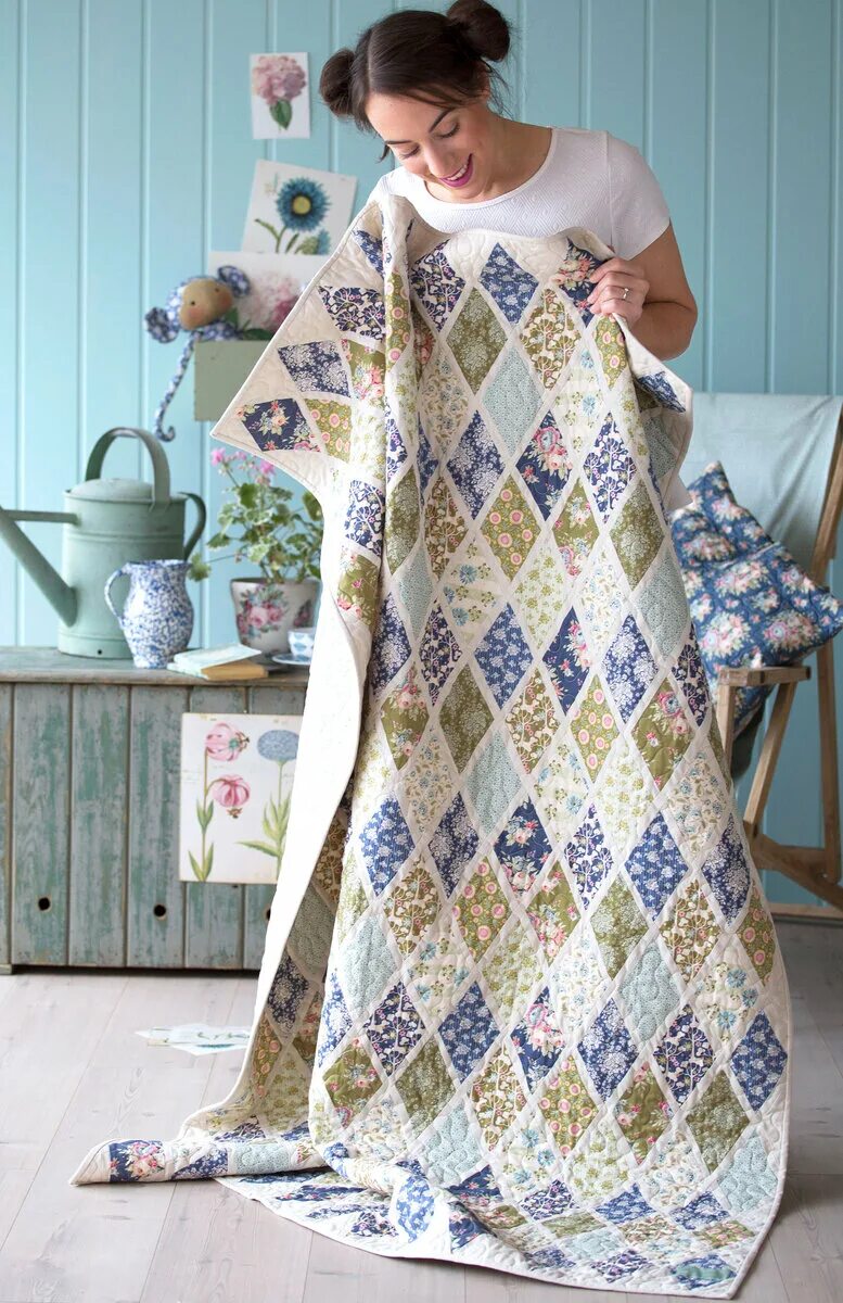 Изделия техникой пэчворк. Изделия в лоскутной технике. Рукоделие пэчворк. Лоскутное платье. Изделия в стиле пэчворк.