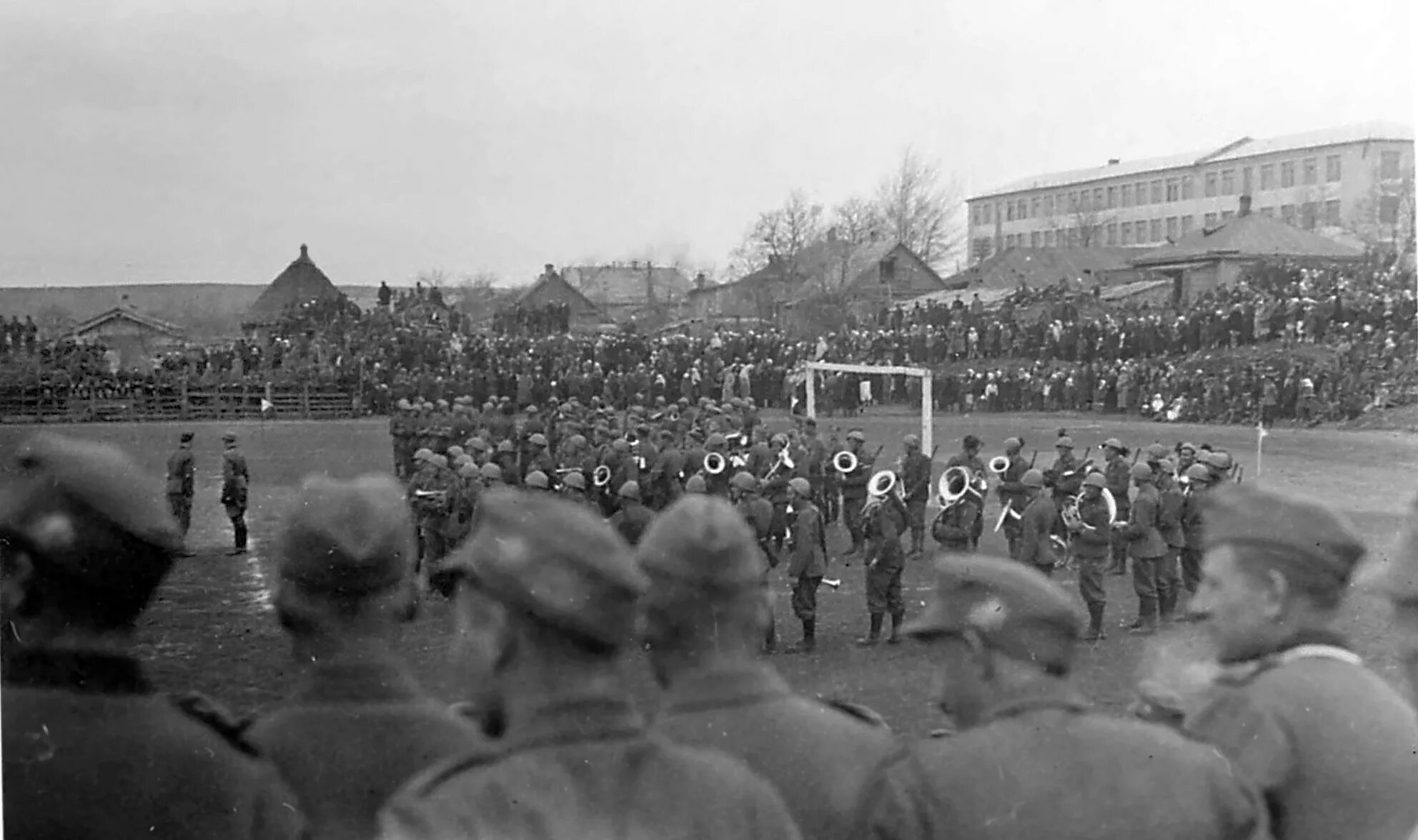 Кубань в годы оккупации 1942 1943. Донецк в оккупации 1941-1943. Донецк в годы войны 1941-1945. 1 мая 1942 г