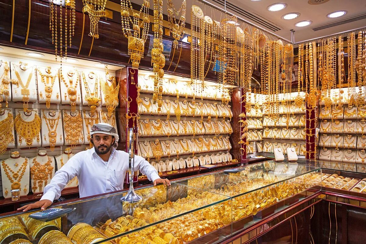 Что можно купить в 3 мире. Gold Souk Дубай. Золотой рынок Gold Souk. Золотой базар ОАЭ Gold Souk. Дейра золотой рынок Дубай.