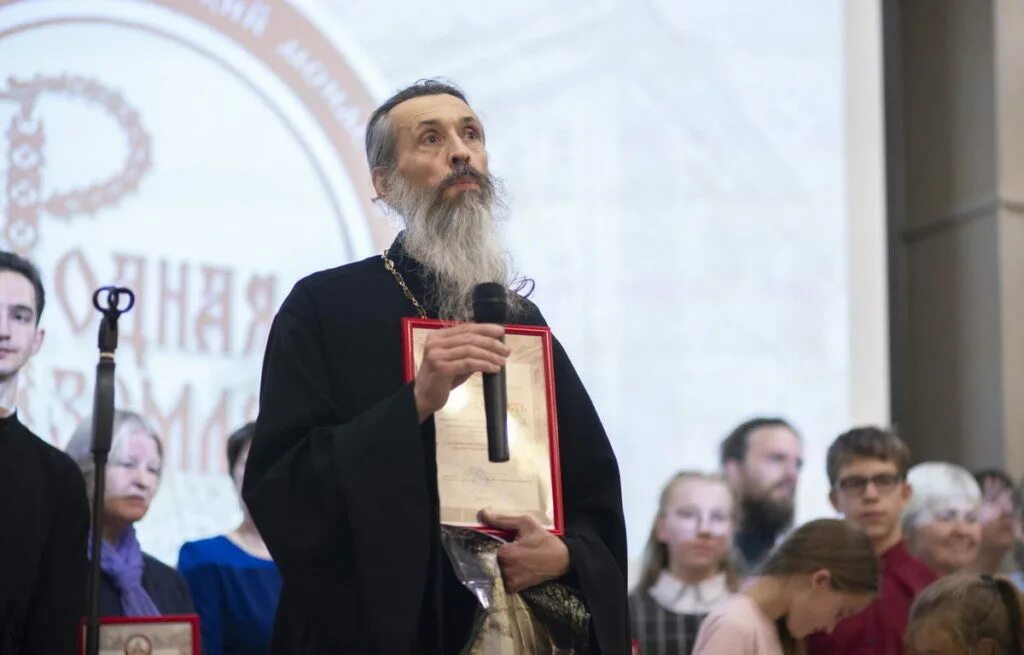 храм преподобного антония сийского санкт-петербург. плесецкая епархия. епископ великолукский и невельский архиерейская грамота. александр владыка прохладный. плесецкая епархия.