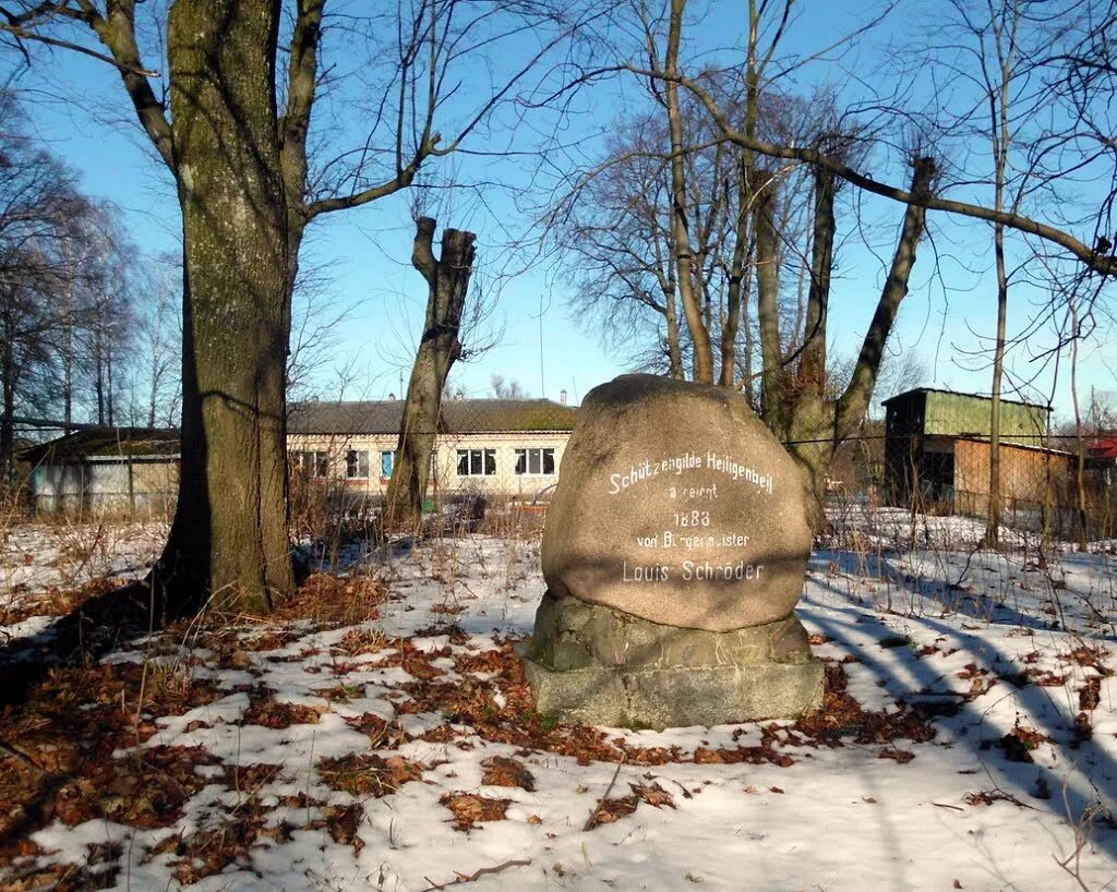 Погода мамоново калининградской на неделю. Калининград Мамоново парк. Мемориал в Мамоново Калининградской области. Мамонова город Калининград. Мамоново памятный камень.