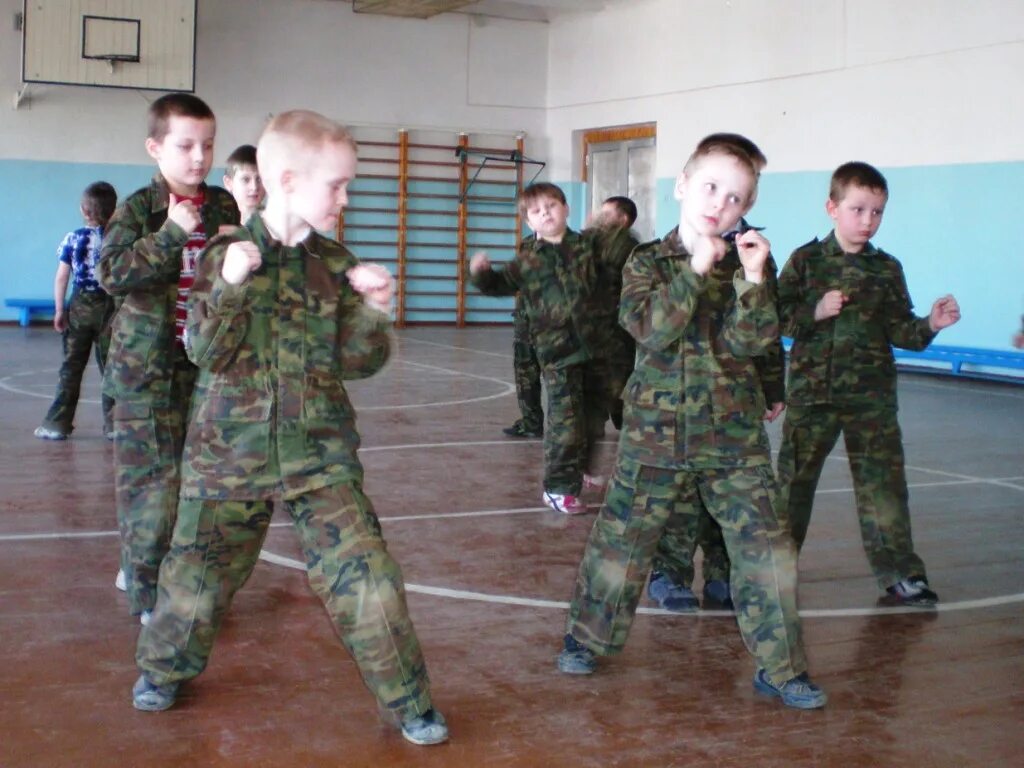 Военная школа. Военная школа для детей. Военная форма в школе. Военная школа для мальчиков. Военная зарядка для детей