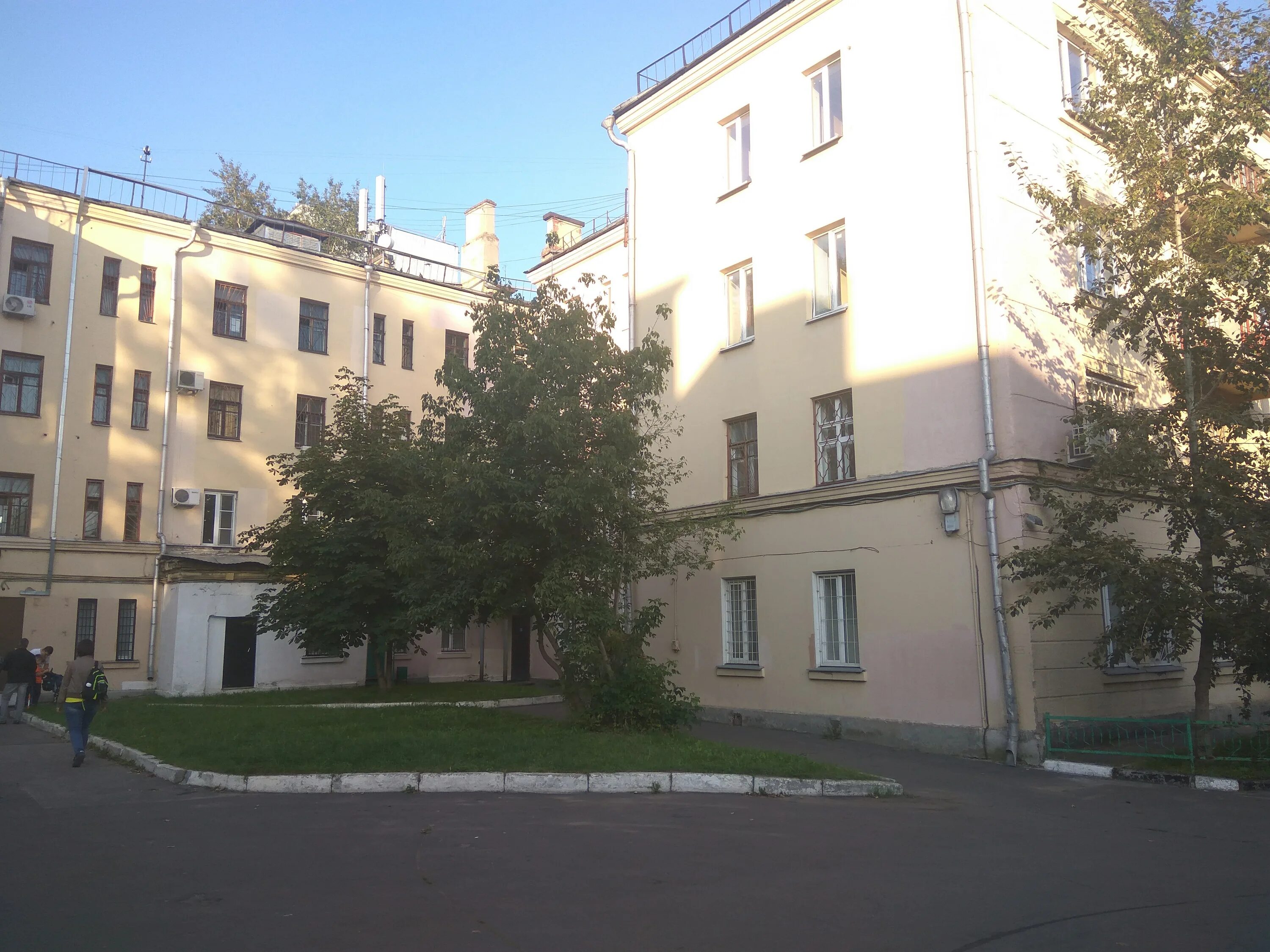 чугунные ворота 21к1. жку выхино. , 12. дез района выхино. дез выхино.