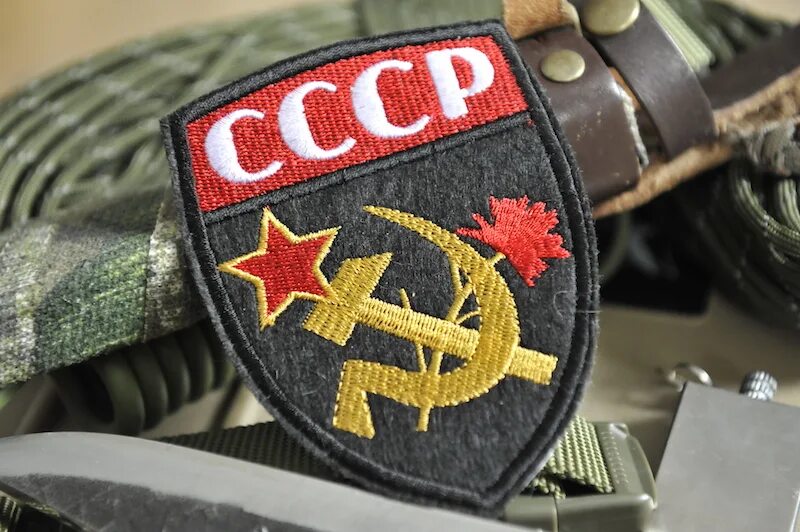 Шеврон нашивка серп и молот. Нашивка rockers. Что написано на шевроне. Нашивка военная юмор. Интересные военные шевроны.