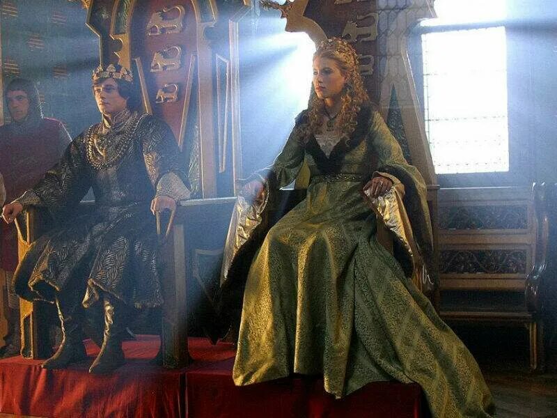 Королева на троне. Король и Королева на троне. Средневековый трон. Король на троне. Холоп 2 мать