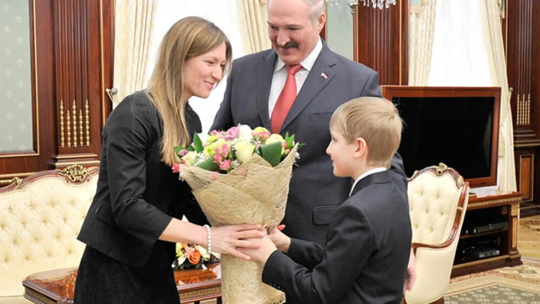 Жена президента белоруссии лукашенко. Жена Лукашенко президента Белоруссии. Семья Лукашенко президента.