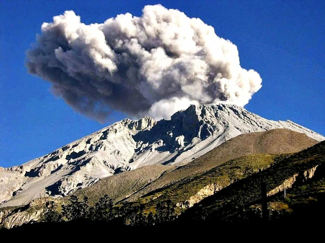 Вулканы в америке название. Вулкан Уайнапутина. Перуанский вулкан Уайнапутина.