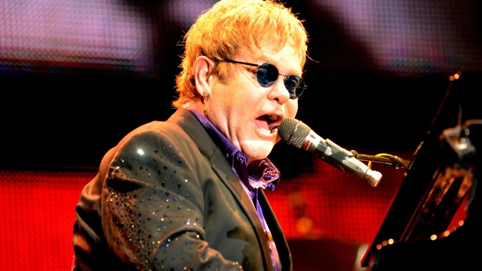Elton john rock. Elton John. 3. Элтон Джон. Элтон Джон и Квин. Elton John молодой.