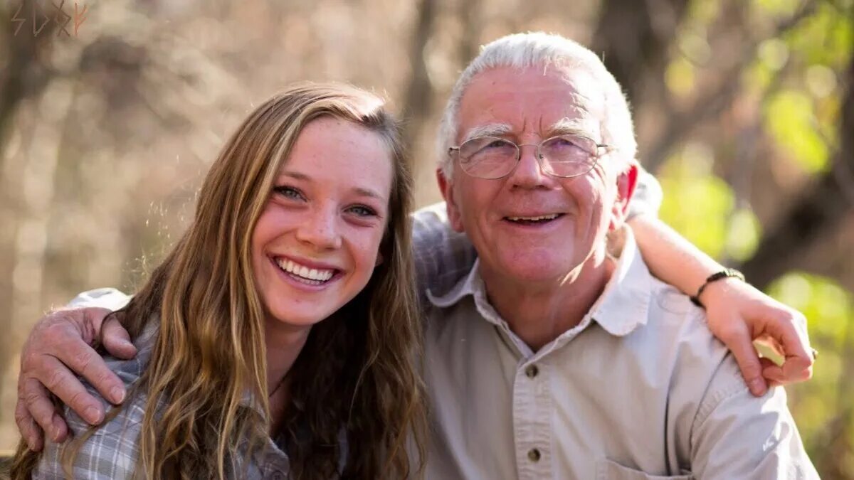Дедушка знаешь. Grandfather and granddaughter. grandpa and granddaughter. grandpa with granddaughter. аргентинский дедушка.