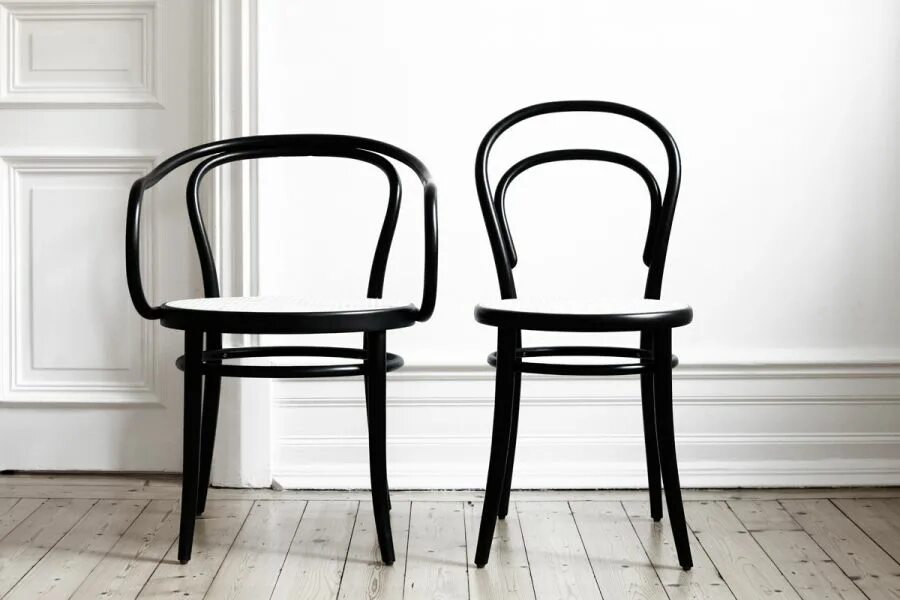 Стул снизу. Венские стулья Thonet. Стул Thonet Classic Chair. Michael Thonet стулья. Стул Thonet №14.