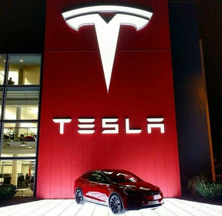 Знак теслы на машине. Тесла знак. Tesla Motors машины. Тесла Моторс логотип. Символ Тесла авто.