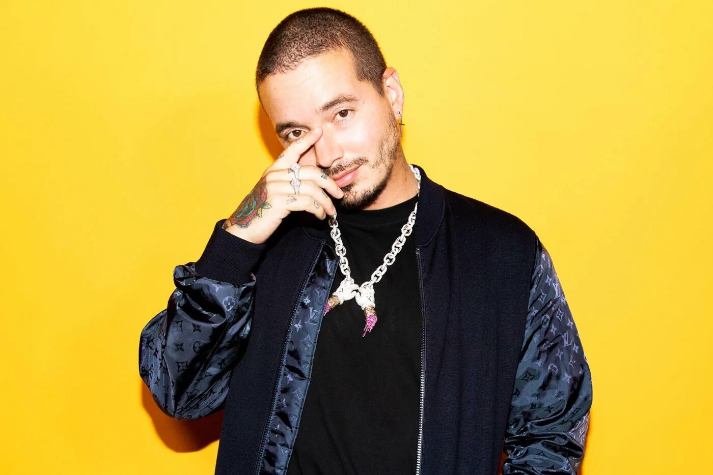 Jbalvin волосы. Диджей балвин. J balvin слушать. J balvin. Джей балвин.