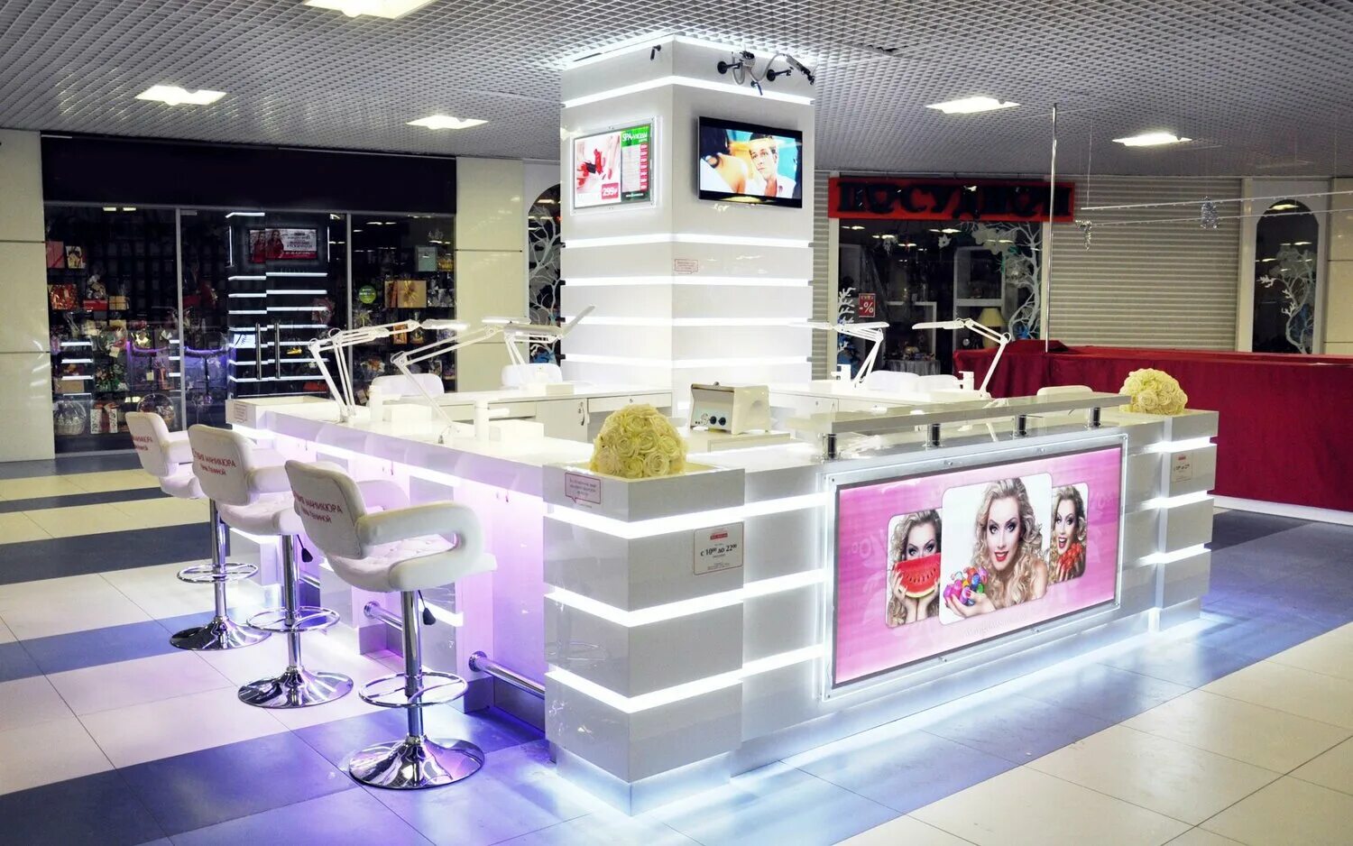 Островки маникюра в тц. Островок маникюра в торговом центре. Нейл бар. Маникюрный островок в тц. Студия лены лениной гулливер.