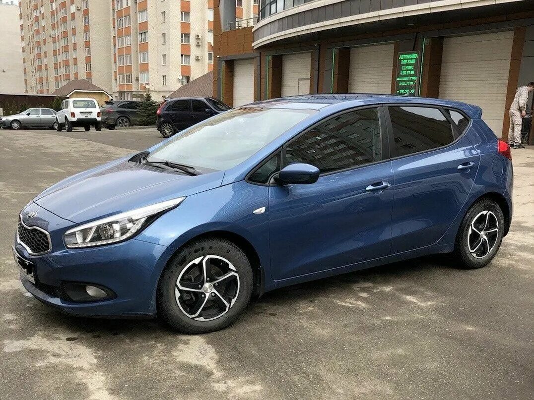 Kia Ceed 2013 синий. Киа Ceed синяя. Kia Ceed голубой. Киа СИД хэтчбек синий. Купить хэтчбек механика