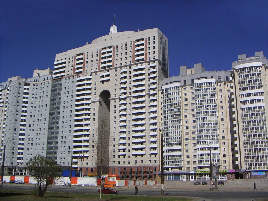 человейник в кудрово. кудрово человейник дом. комендантский проспект санкт-петербург дом с аркой. самый большой дом в санкт. человейник в кудрово 35 подъездов.