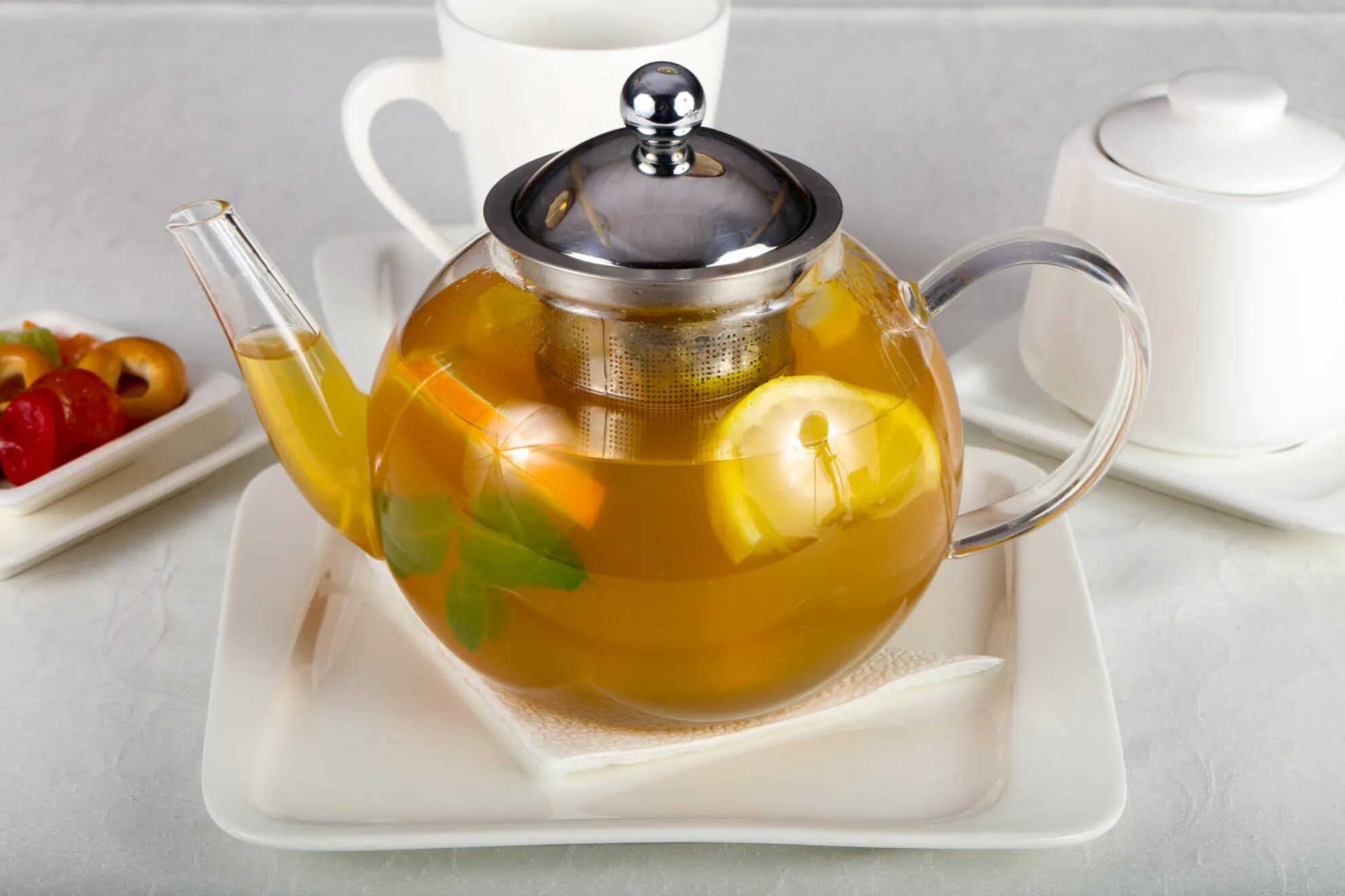 Цитрусовый чай. Чай в чайнике. Чайник с фруктами. Фруктовый чай в чайнике.