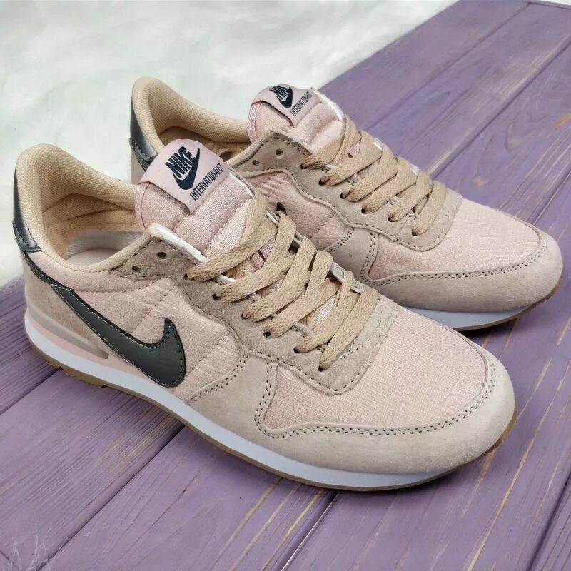 Nike Internationalist бежевые женские. Женские кроссовки Nike Internationalist. Кроссовки найк Internationalist женские кроссовки. Nike Internationalist бежевые мужские.