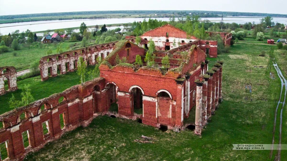 Чудовский районный суд новгородской. Селищи Новгородская область Чудовский район. Селищи Чудовский район казармы. Аракчеевские казармы в Новгородской области. Деревня Селищи Новгородской области.