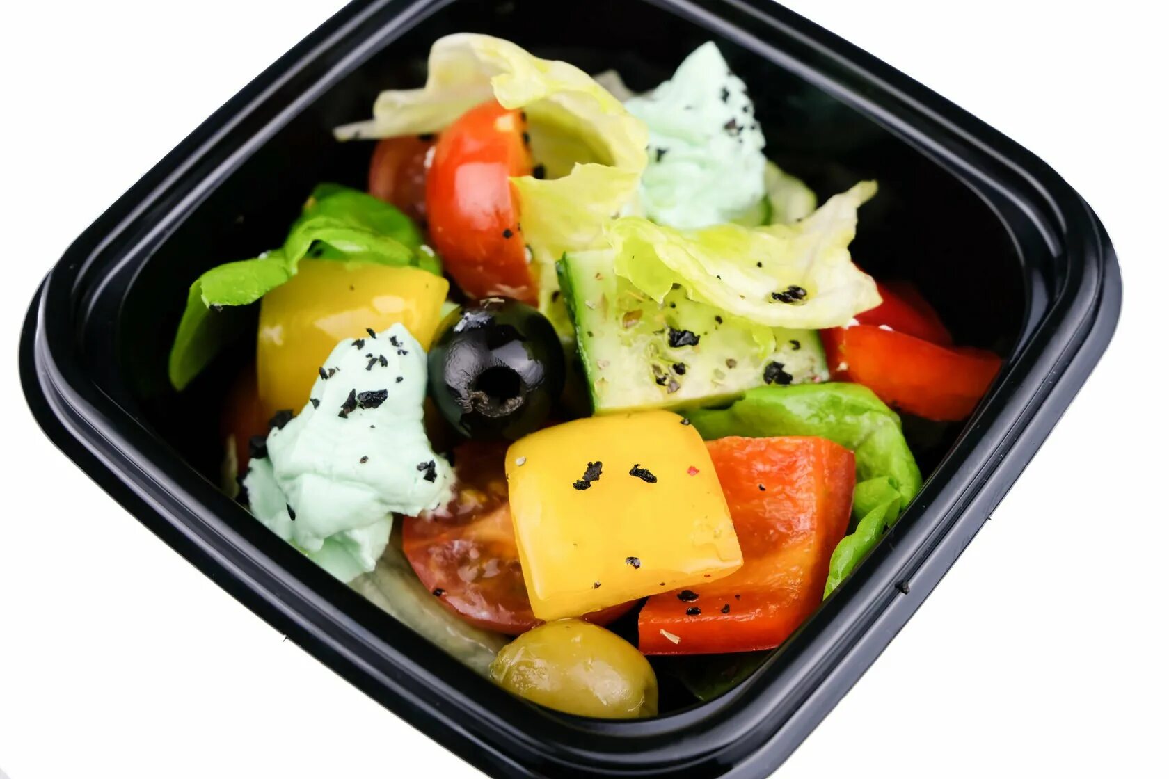 сыр который кладут в салаты. греческий салат с бальзамическим соусом. салат греческий на белом фоне. сыр фета для греческого салата. оригинальная подача греческого салата.