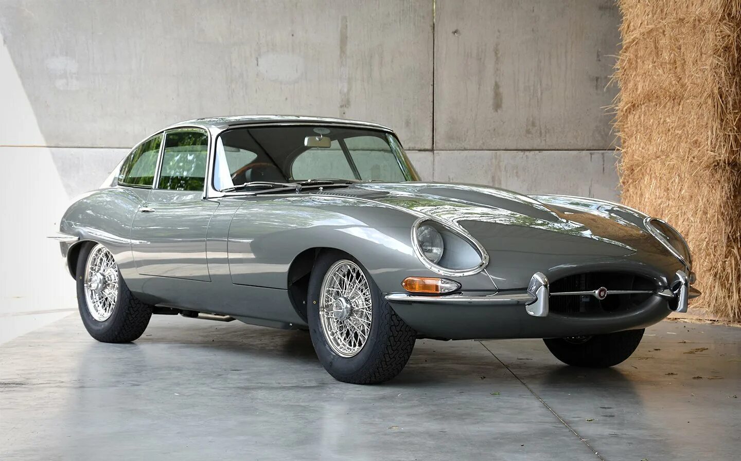 Best old cars. Jaguar e-Type 1990. Ягуар e Type. Jaguar e Type Restoration. Ягуар“ 1964 года выпуска, e-Type.