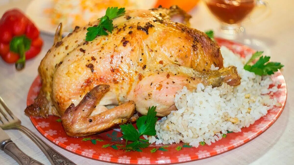 Рецепт приготовления курицы с рисом. Курица фаршированная рисом. Курица запеченная с рисом. Курица запеченная с рисом в духовке. Курица фаршированная рисом в духовке.