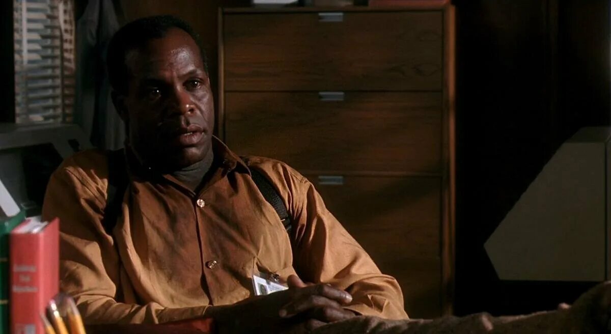 Дэнни гловер хищник. Дэнни гловер. Дэнни гловер хищник 2. Predator 2 1990. Майк харриган хищник.
