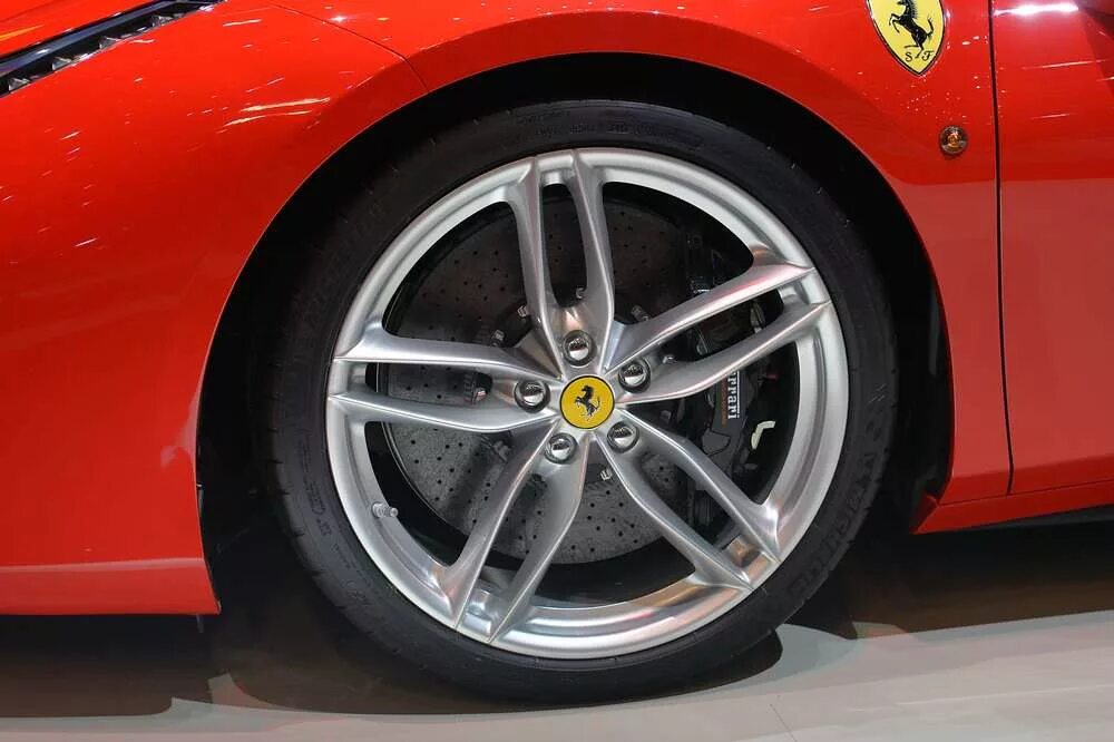 Колеса феррари энзо. Ferrari f8 wheels. Ferrari wheels. Диски ferrari f60 реплика. Колесо феррари.