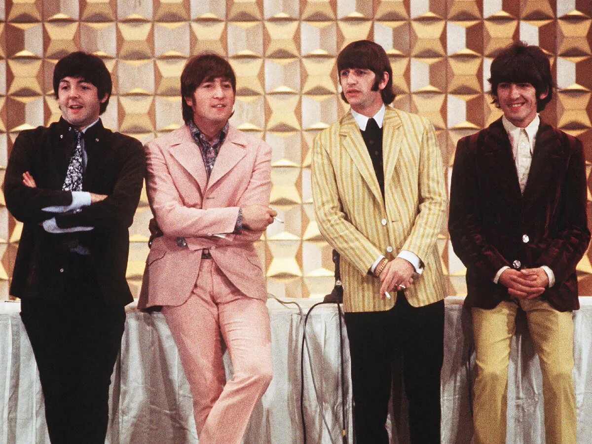 Желтая в песне битлз. The Beatles in 1966. Beatles December 1966. Beatles in Japan 1966 Press Conference. ВИА «Битлз» широкоформатные обои.