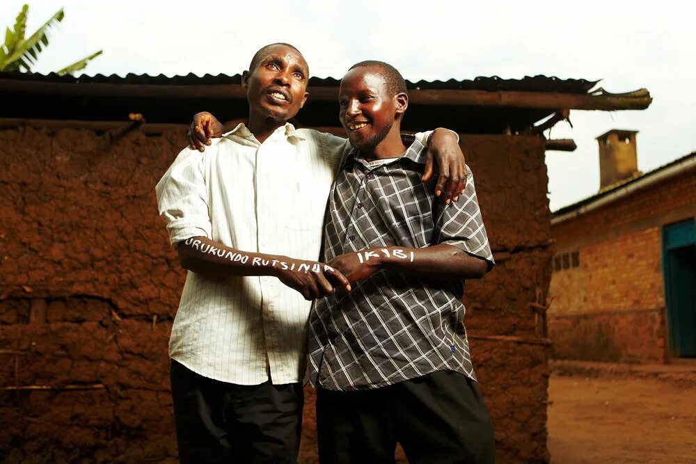 Геноцид в руанде хуту и тутси. Война хуту и тутси в руанде. Тутси и хуту. Тутси и хуту. Война хуту и тутси в руанде.