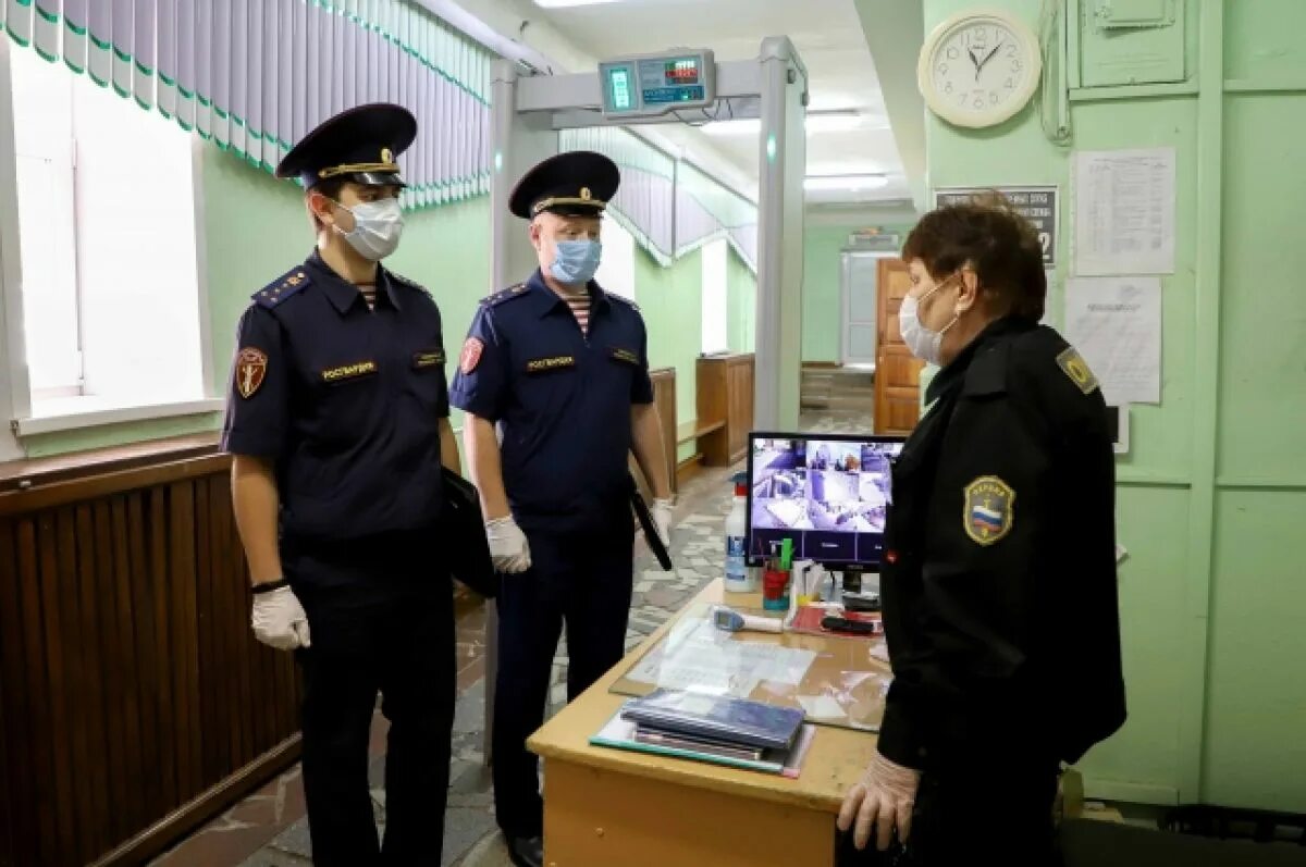 Проверка сотрудников росгвардии. Проверка в школе. охранник в школе. школа безопасности рязанская область. профессиональная охрана школ.
