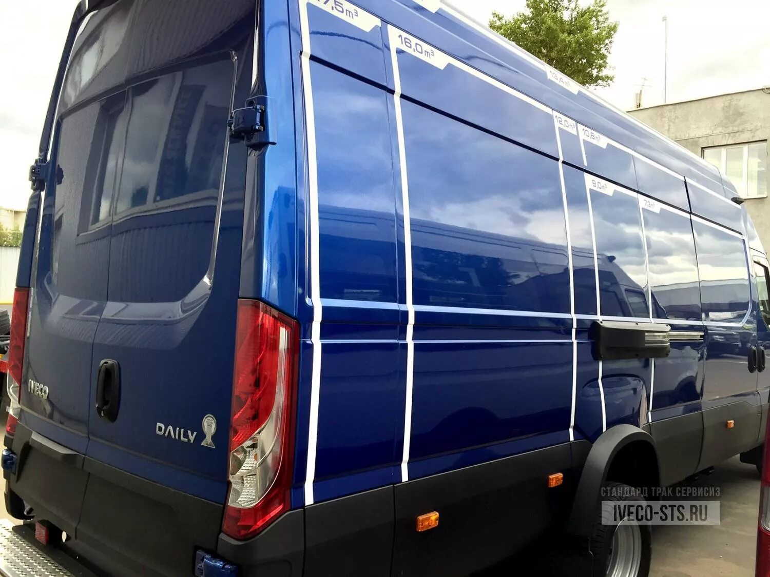 Ивеко цельнометаллический фургон. Ивеко Дейли ЦМФ 19.6. Iveco Daily 70c. Ивеко Дейли цельнометаллический 35s10. Ивеко дейли цельнометаллический