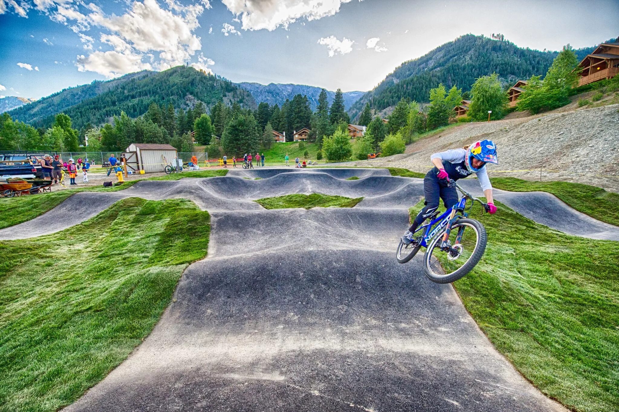 Velosolutions Pumptrack. Памп трек. Велопарк. Трек велосипедный трасса.